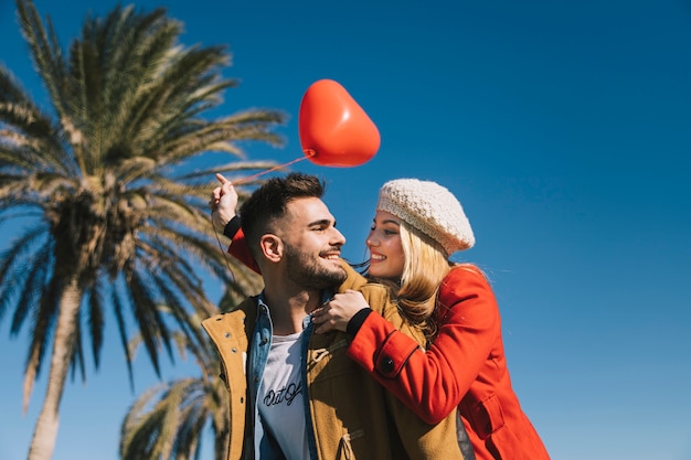 Free photo man and woman in love on shore