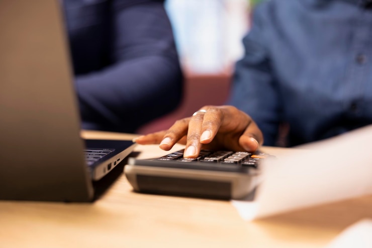 Free Photo man and woman reviewing bills and financial documents to track expenses