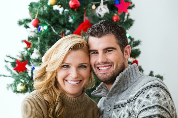 Foto gratuita l'uomo e la donna sorridente