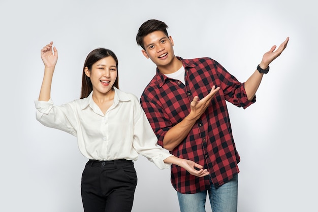 Free photo man and woman wore shirts and happily extended their hands to the side