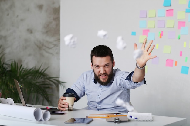 Uomo al lavoro