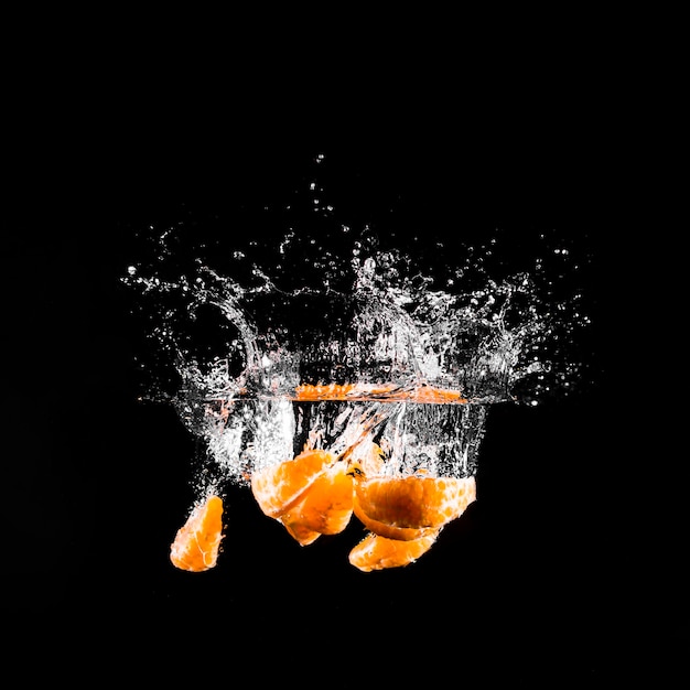 Free photo mandarine plunging into the water
