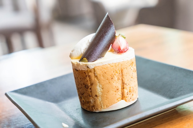 Free photo mango and passion fruits mousse cake