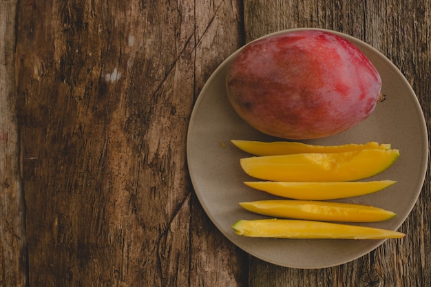 Free photo mango on the table