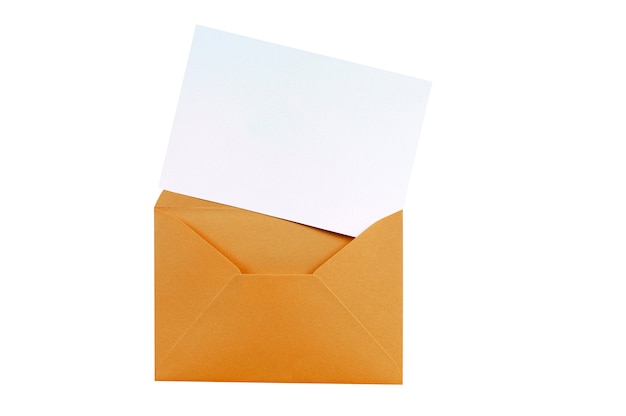 Бесплатное фото Манильский коричневый конверт с пустой карточкой письма