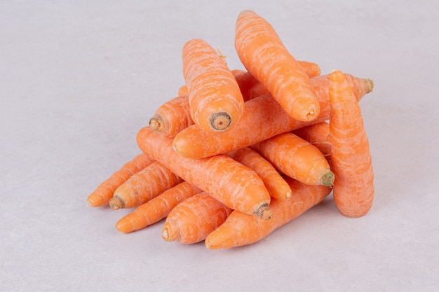 Free photo many of fresh carrots on white surface