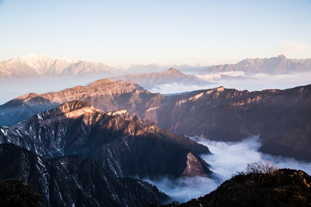 多くの山々