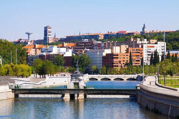 Река Мансанарес в Мадриде. Испания