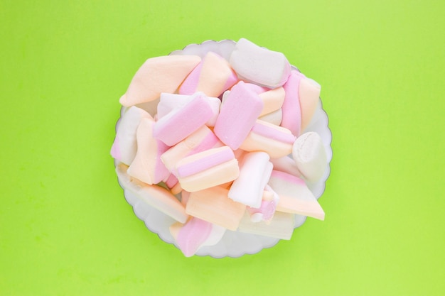 Free photo marshmallows in bowl