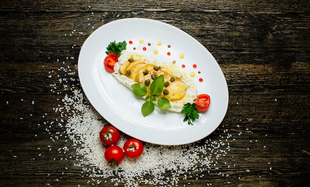 Foto gratuita purè di riso con fagioli e pomodoro