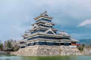 Бесплатное фото Замок мацумото в осаке, япония