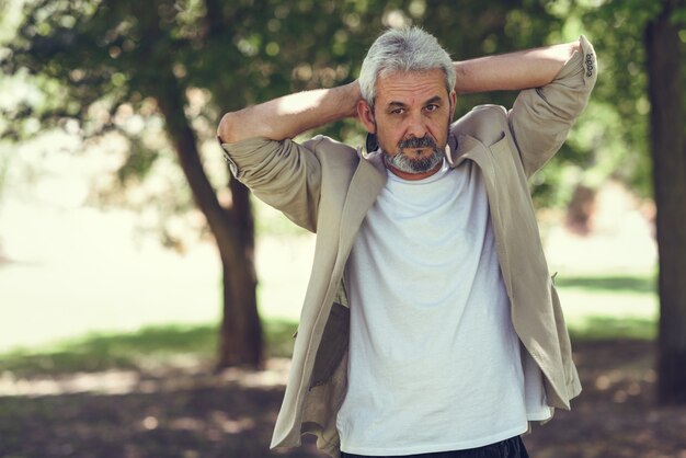 Mature man, model of fashion, in an urban park.