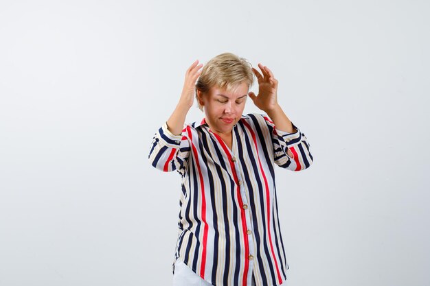 Free photo mature woman posing in the studio