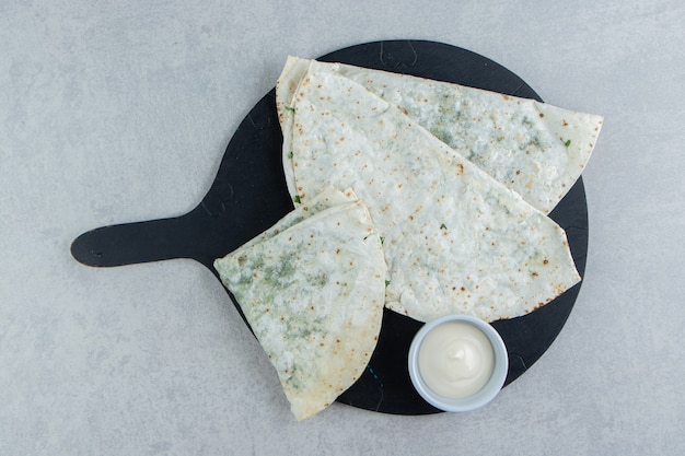 Free photo mayonnaise and gutabs on the tray, on the marble background.