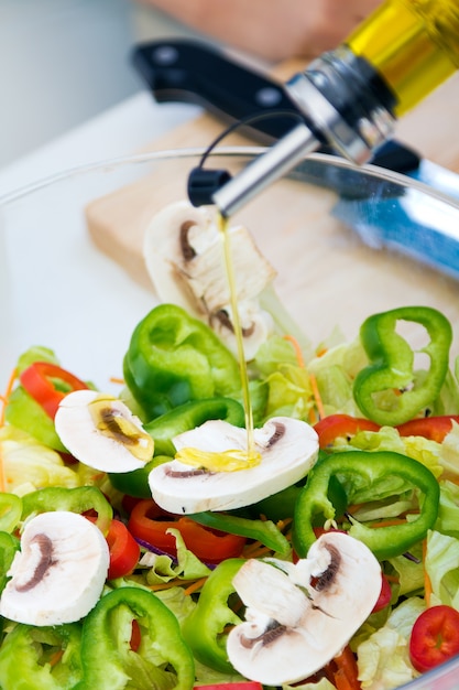 Foto gratuita pasto una donna ristorante gourmet