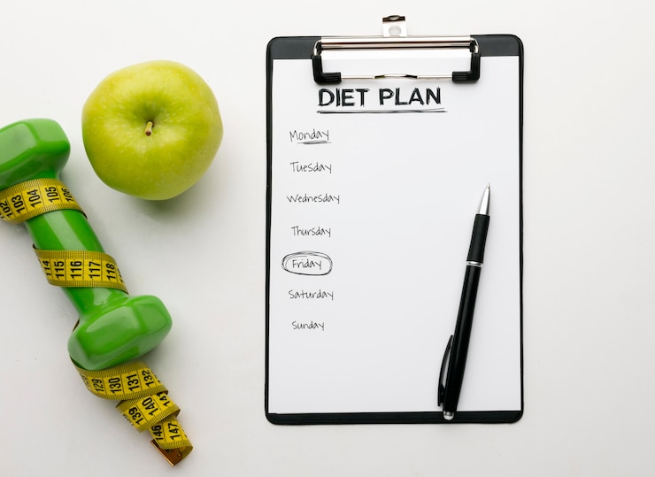 Free Photo meal planning clipboard and food arrangement