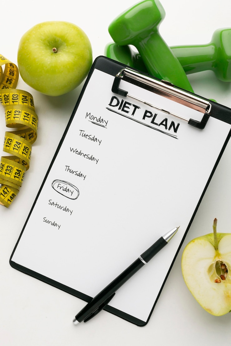 Free Photo meal planning clipboard and food arrangement