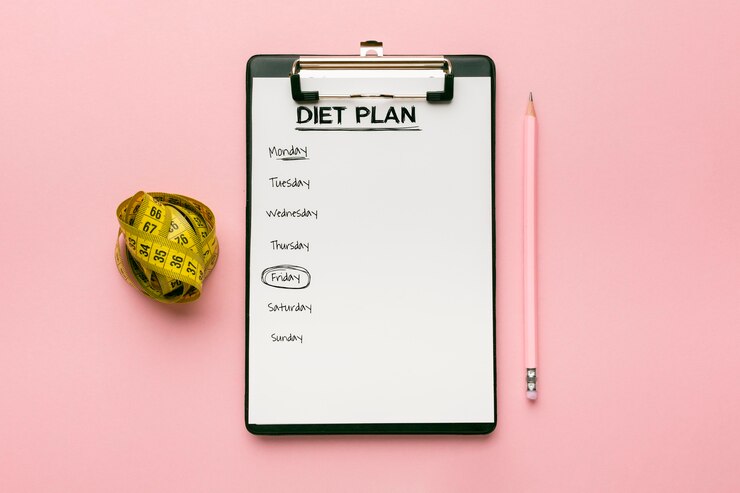 Free Photo meal planning clipboard and food arrangement