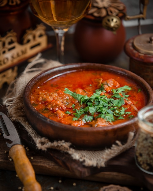 мясная запеканка с острым соусом