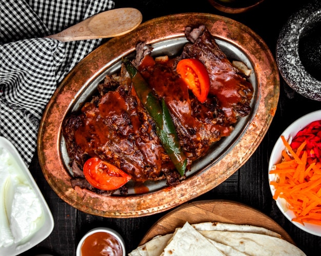 meat doner with tomato sauce