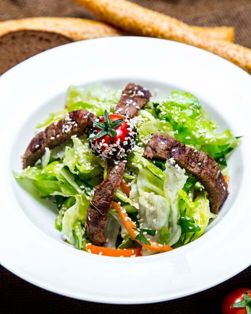 Meat salad bell pepper lettuce sesame side view