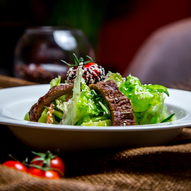 Meat salad bell pepper lettuce sesame side view