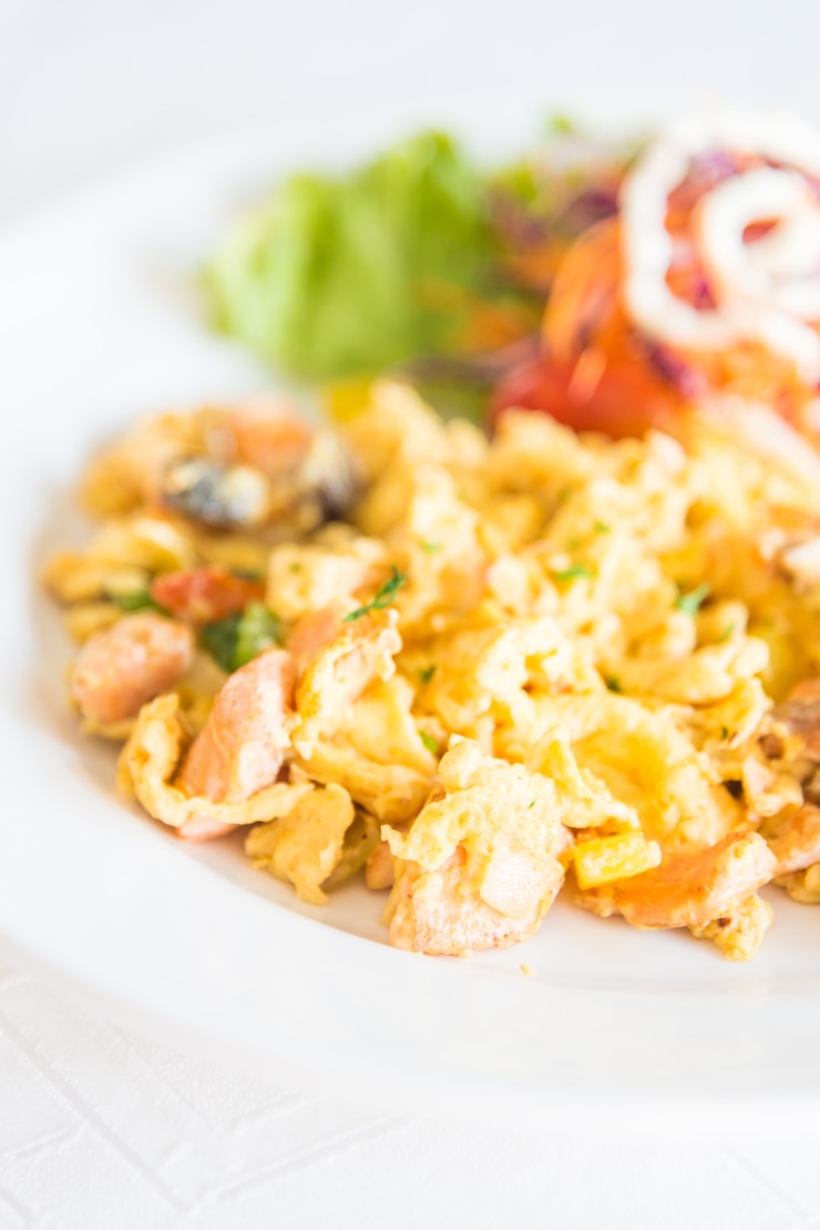 Free Photo meat white background egg meal