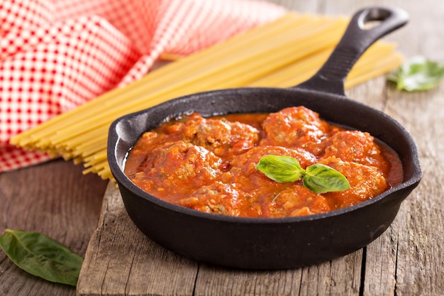 Free photo meatballs with tomato sauce