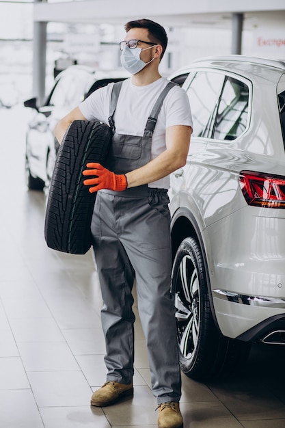 Mechanic changing tires in a car service