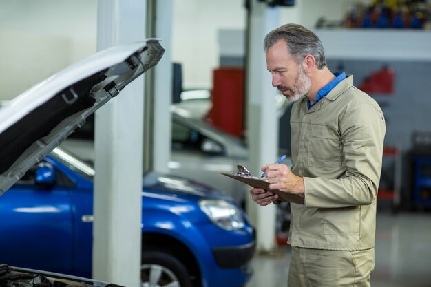 Mechanic preparing a check list