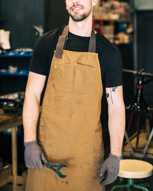 Free photo mechanic repairing a bicycle