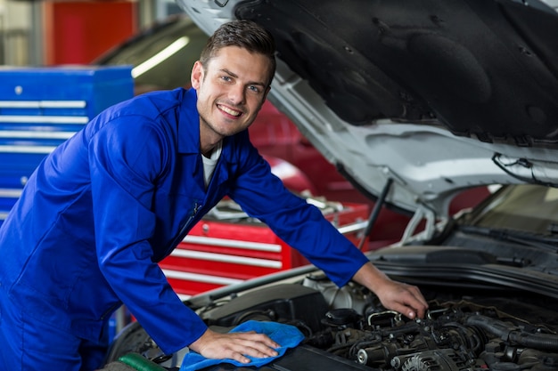 Free photo mechanic servicing a car engine