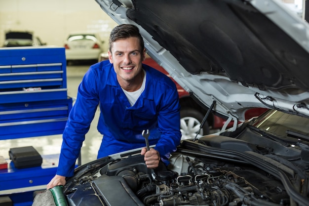 Free photo mechanic servicing a car engine