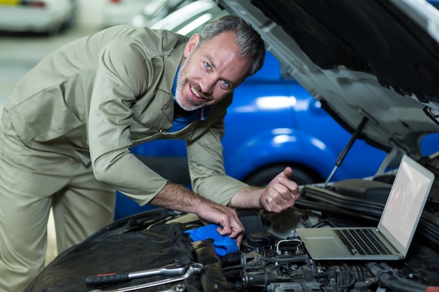 Free photo mechanic servicing a car engine