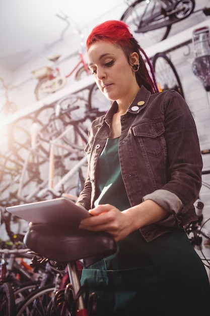 Mechanic using digital tablet