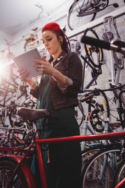 Mechanic using digital tablet