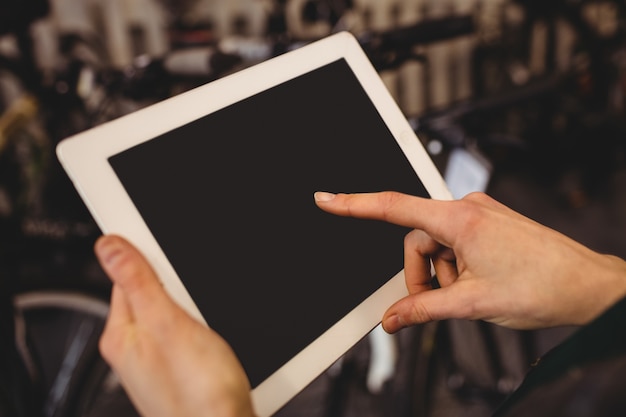 Mechanic using digital tablet