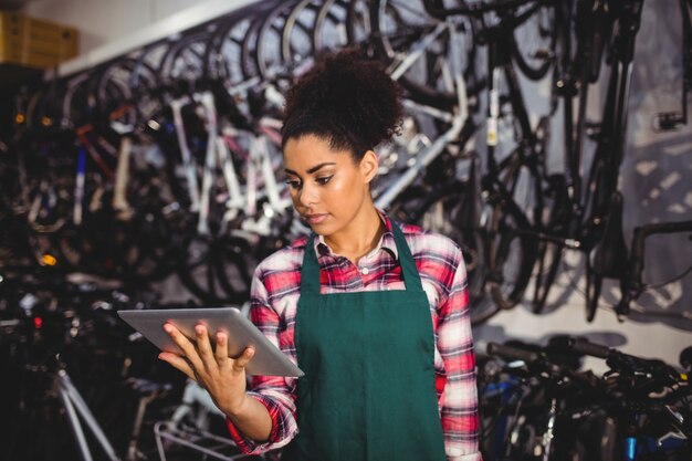 Mechanic using digital tablet