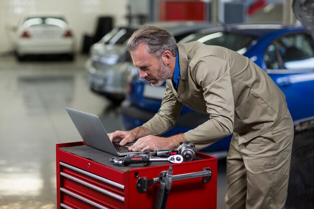 Mechanic using laptop