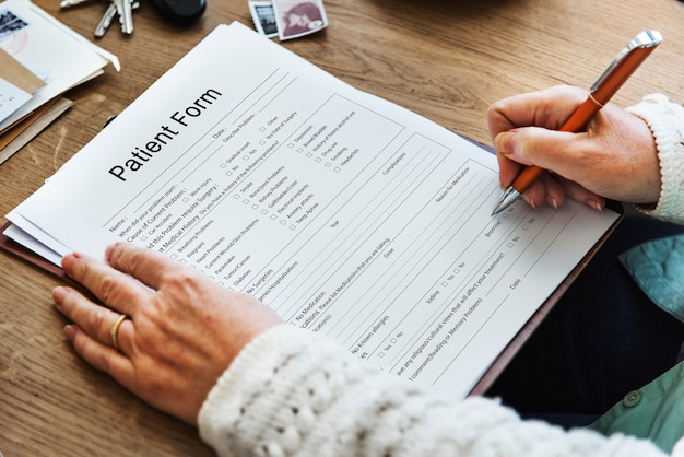 Foto gratuita modulo referto medico paziente registrare la cronologia delle informazioni parola