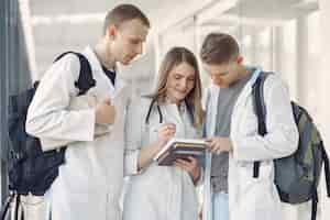 Free photo medical students are in the hallway and talking