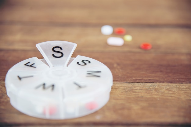 Free photo medicine tablet in pillbox