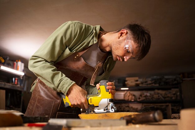 Почему выгодно выбрать дрель-шуруповерт DeWalt?