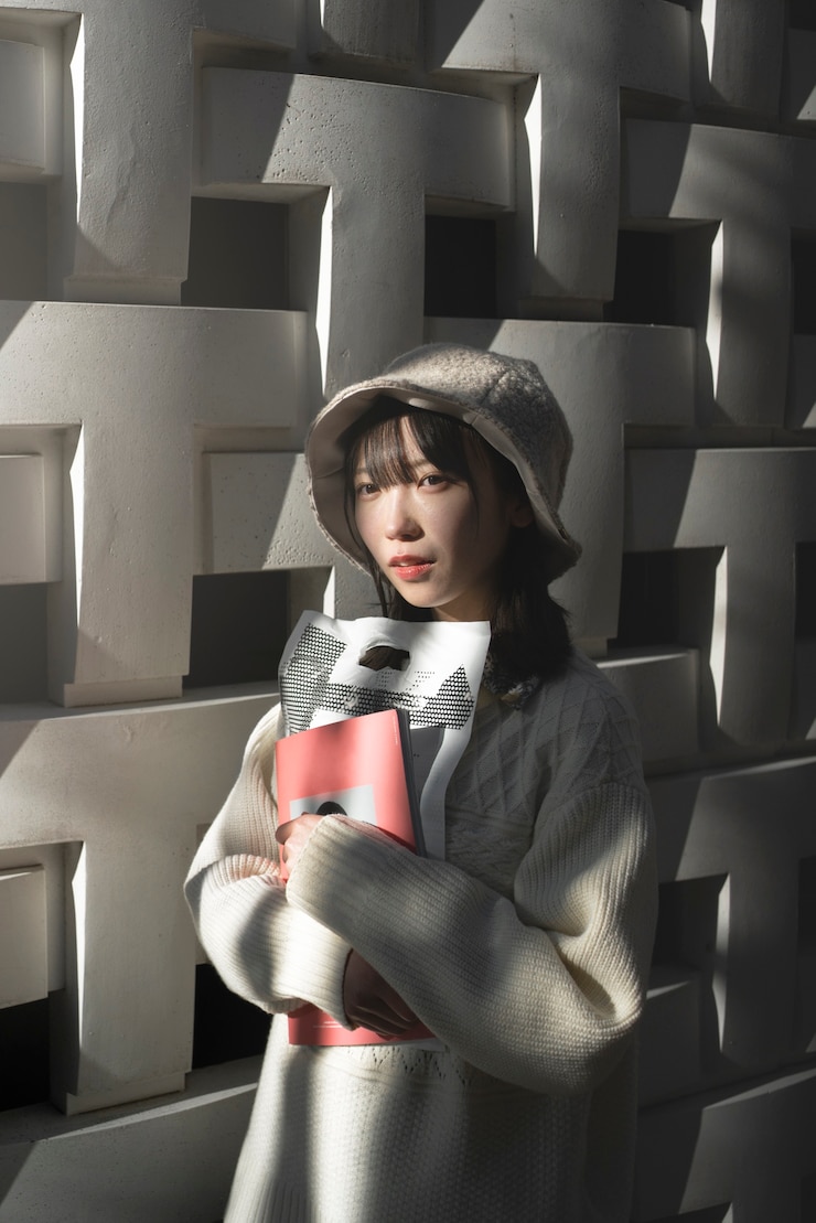 免費 Photo 中等身材的亞洲女人戴著水桶帽子