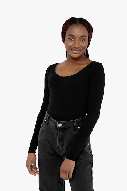 Free photo medium shot black woman wearing blank shirt