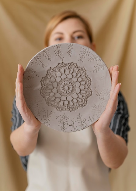 Free photo medium shot blurry woman holding plate