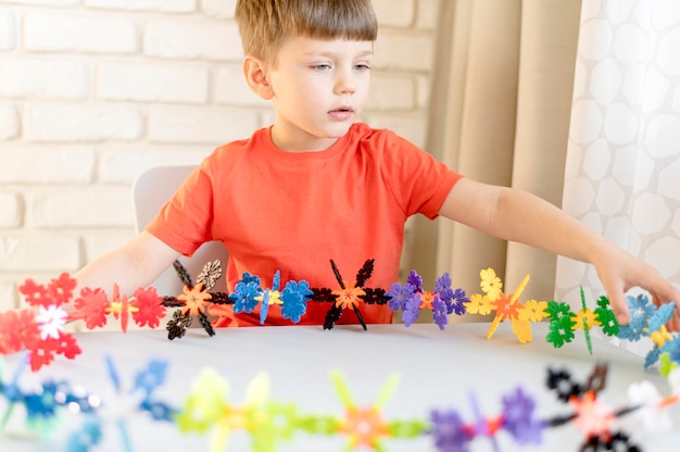 Free photo medium shot boy with floral toy