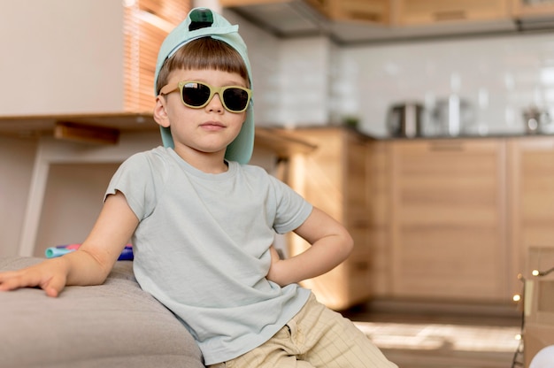 Free photo medium shot boy with sunglasses