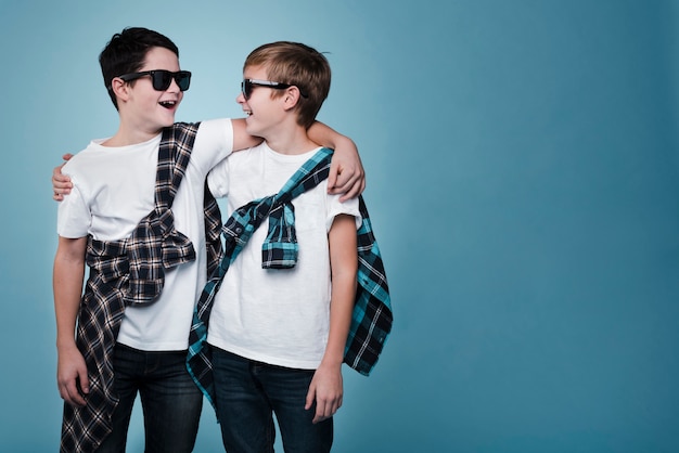 Free photo medium  shot of boys with sunglasses posing with copy space