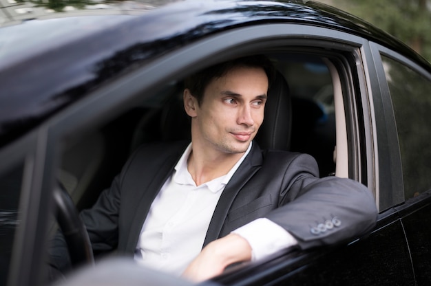 Free photo medium shot of businessman incar